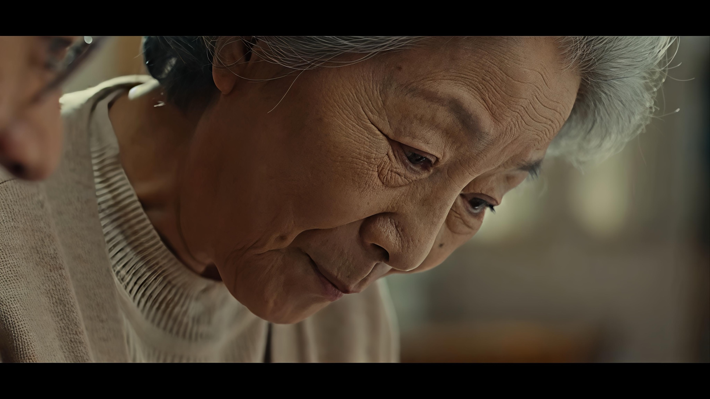 《一颗橘子》剧照:母亲特写